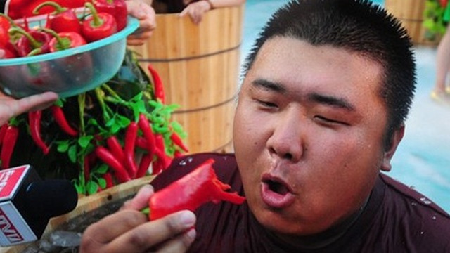 Tại sao ăn ớt cay lại toát mồ hôi?