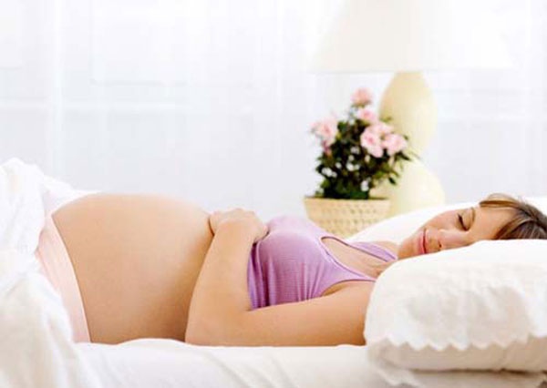 bà bầu nằm ngửa