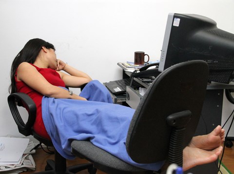 Mệt, ốm vì ngủ trưa sai tư thế tại văn phòng