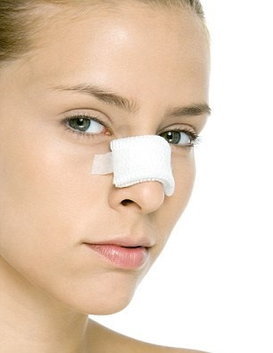 Mắc bệnh viêm xoang có nên nâng mũi?