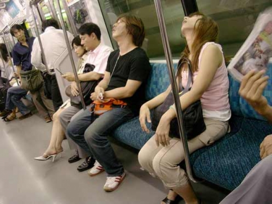 Tại sao người Nhật đánh giá cao người ngủ gật?