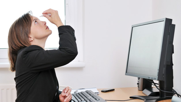 nhỏ nước mắt nhân tạo nhỏ nước mắt nhân tạo