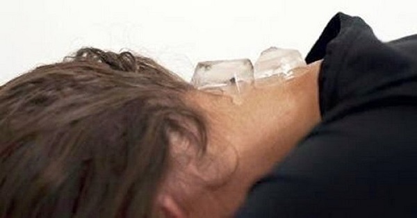 đặt nước đá đặt nước đá