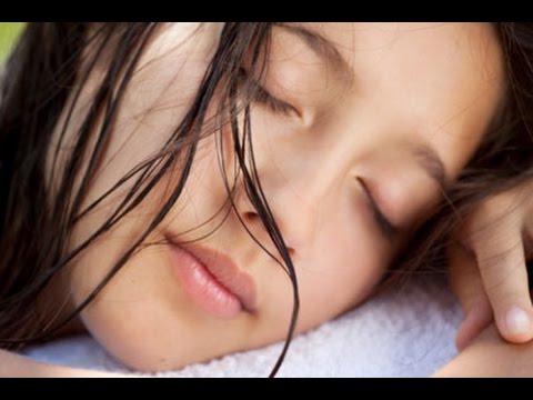 Tác hại của việc để đầu ướt khi ngủ