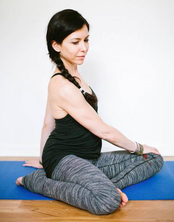 tư thế yoga hiền nhân