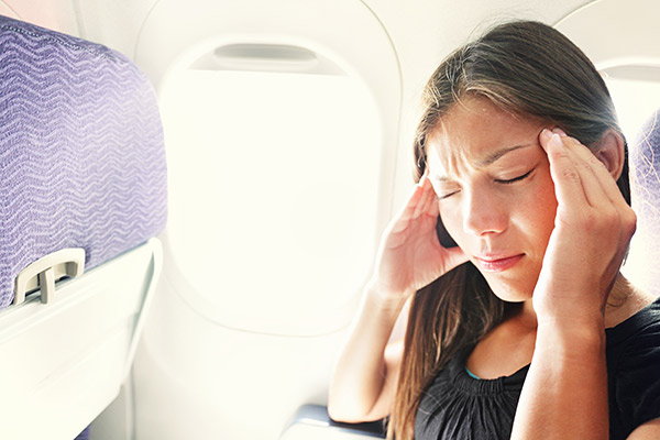 Làm thế nào đi máy bay mà không bị ù tai?