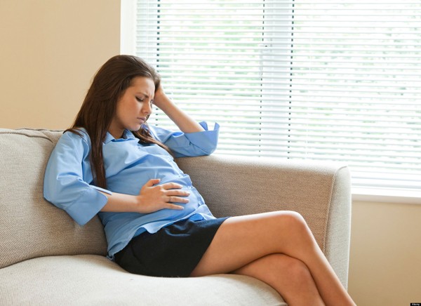5 tư thế ngồi mẹ bầu cần tránh